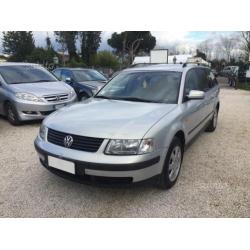 VOLKSWAGEN Passat Variant 1.8 T 20V cat Highline