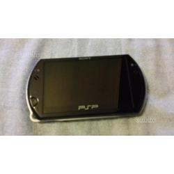 PSP GO con tanti giochi all'interno