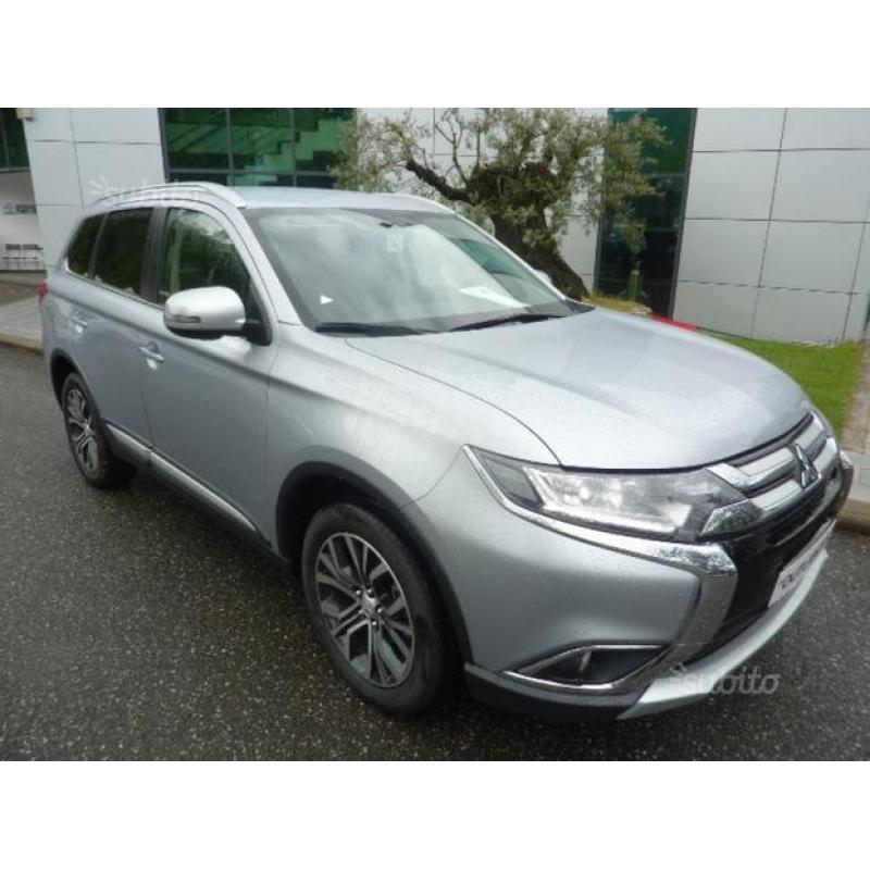 MITSUBISHI Outlander 2.2 DI-D 4WD Instyle 7p.