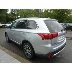 MITSUBISHI Outlander 2.2 DI-D 4WD Instyle 7p.