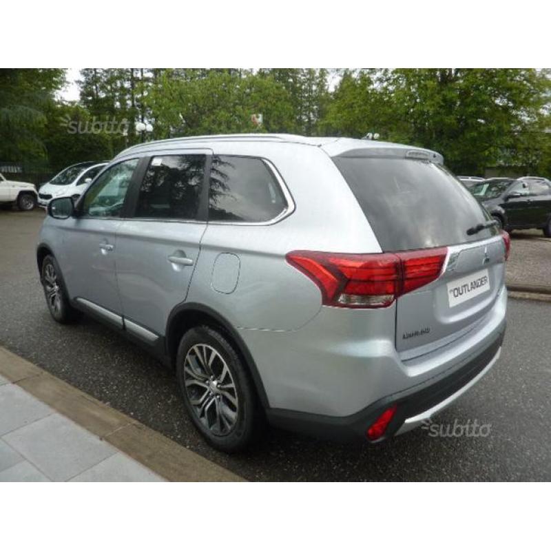 MITSUBISHI Outlander 2.2 DI-D 4WD Instyle 7p.