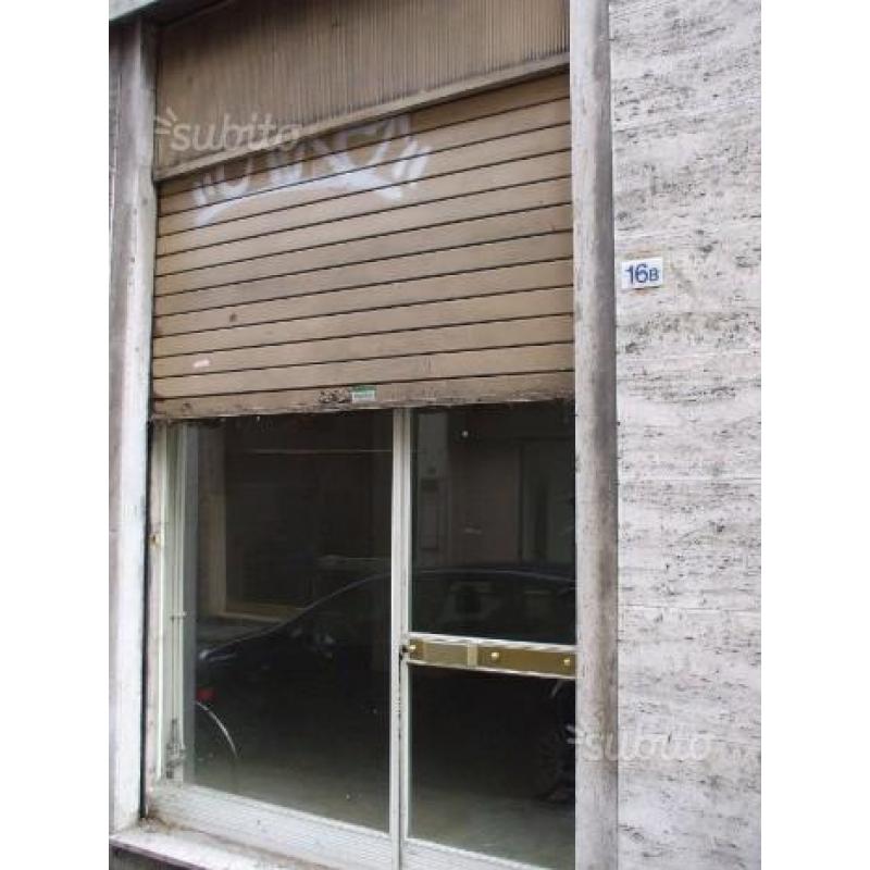 2 vetrine Laterale Str. Garibaldi Parma Centro