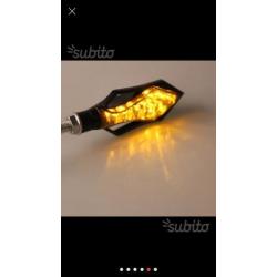 Frecce moto a Led con cablaggi per lampeggio