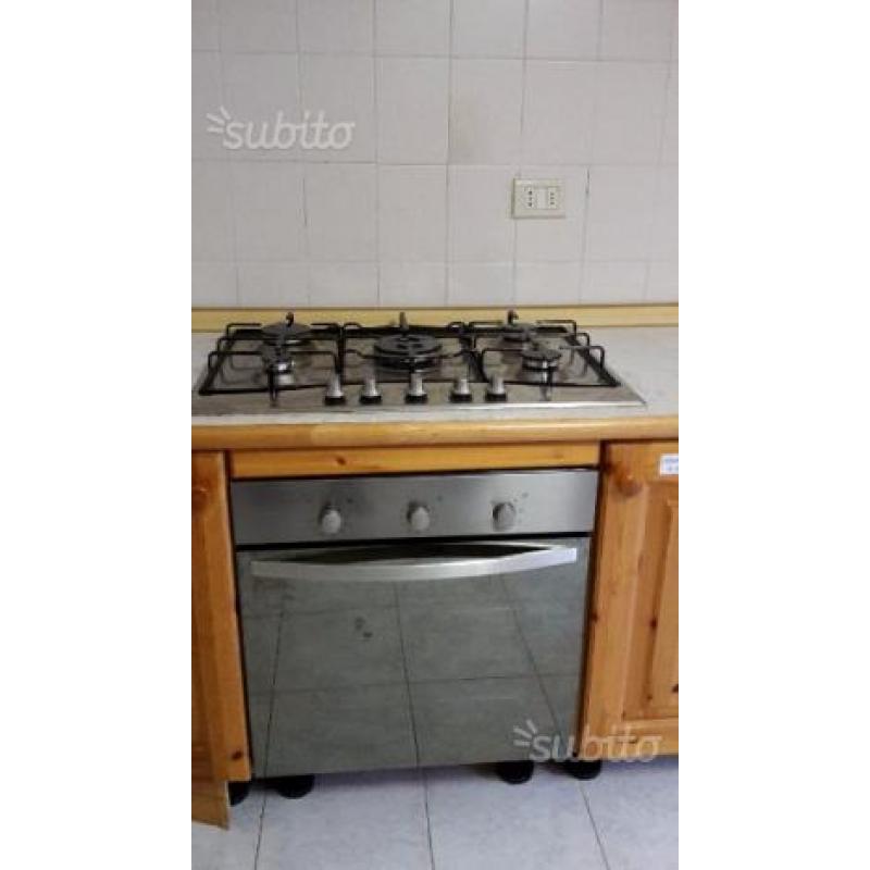 Cucina in legno massello ad angolo