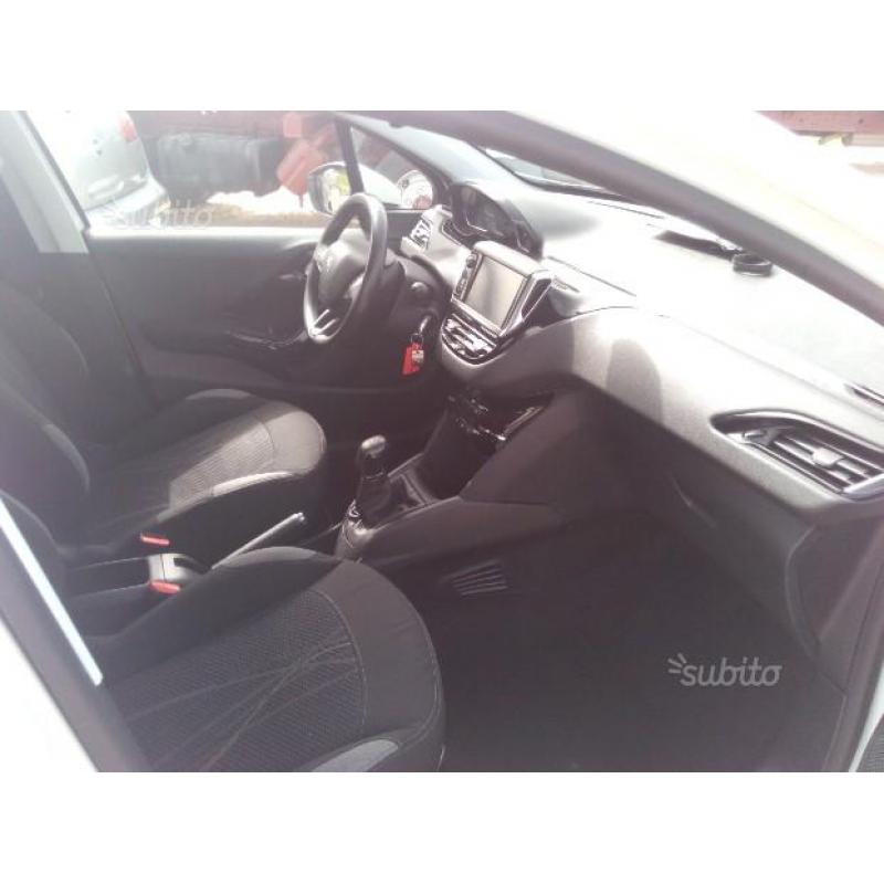 Peugeot 208 1.4 HDi 68CV 5 porte Navi Clima 2013