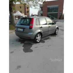 Ford fiesta 1.4 benzina metano