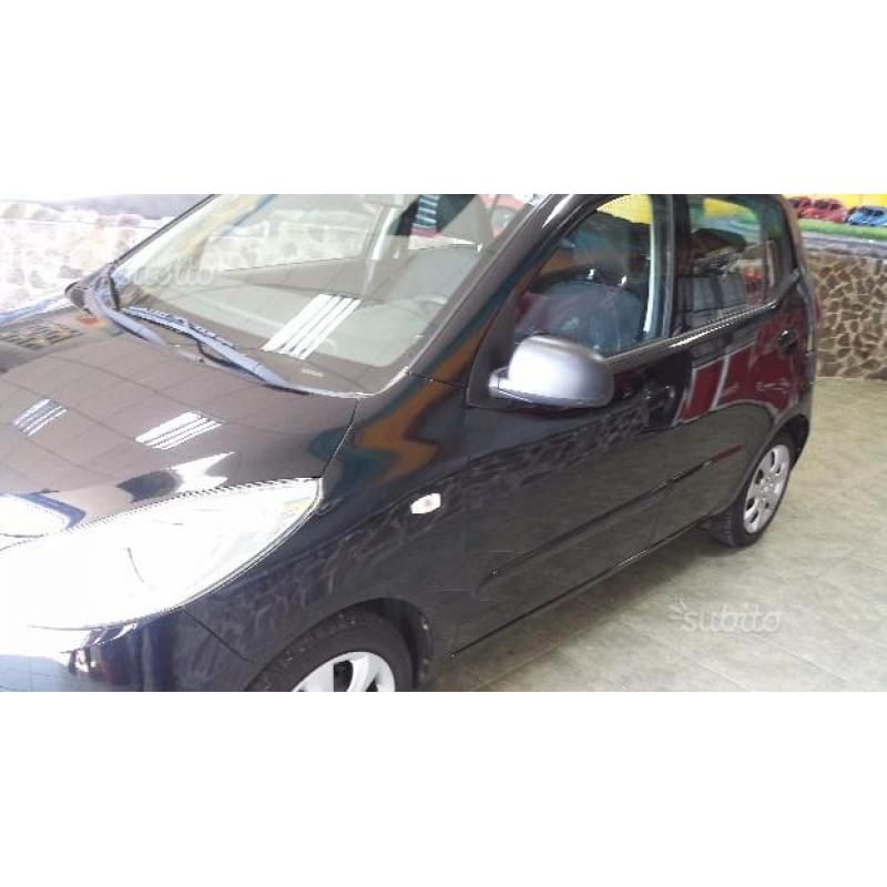 HYUNDAI i10 full optional 1.1 benz- 2011