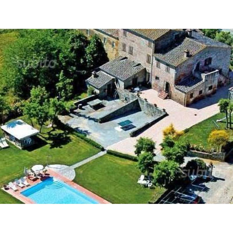 Appartamento in casale con piscina vicino Cortona