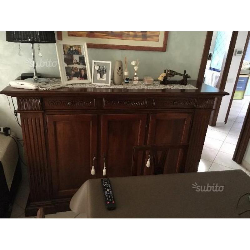 Credenza massello con tavolo e sedie