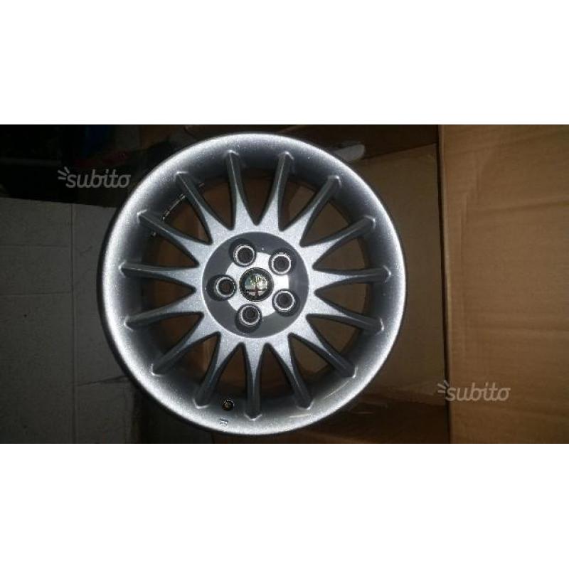 2 cerchi da 16" Alfa Romeo 156 JTS