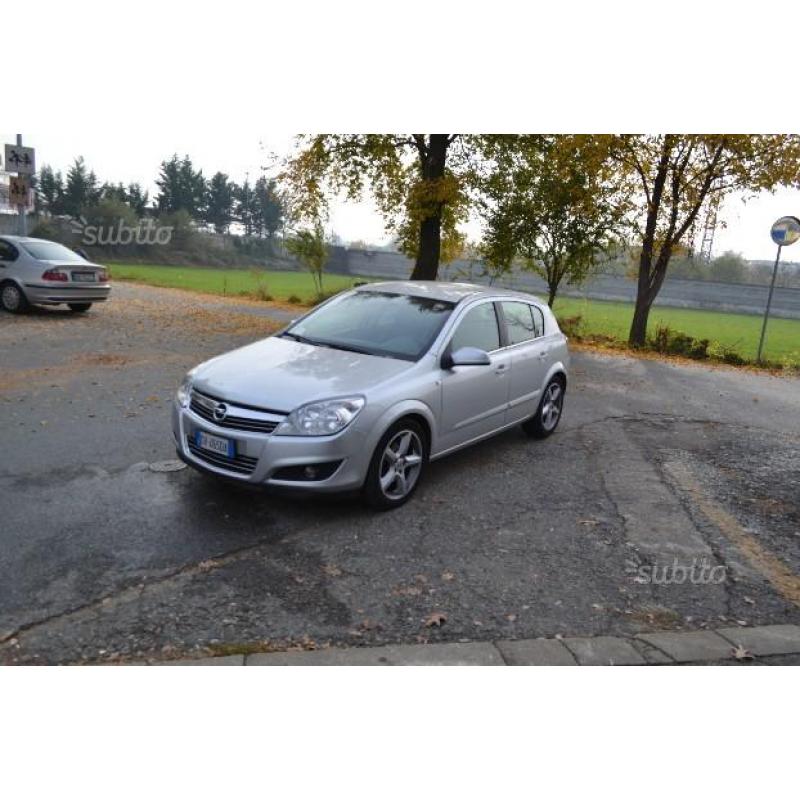 OPEL Astra - 2009