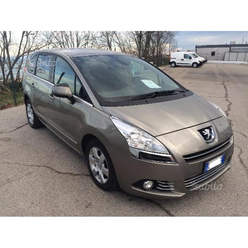 Peugeot 5008 1.6 hdi 112 cv versione tecno