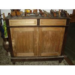 Credenza antica