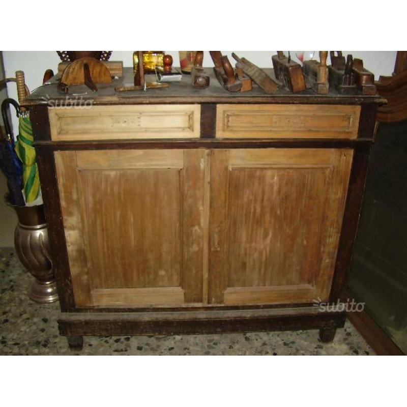 Credenza antica