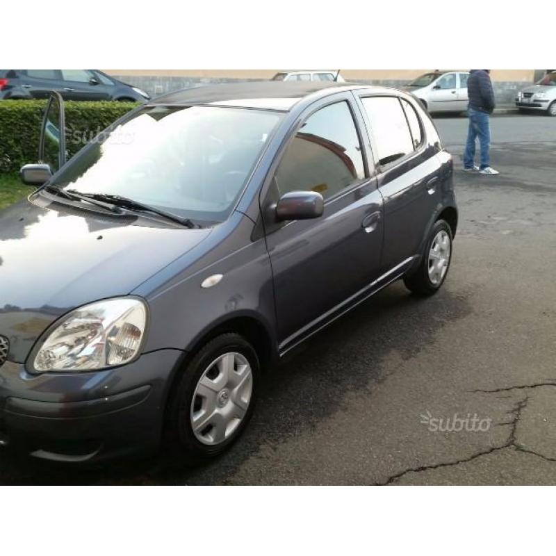 Yaris 1000cc catena nuova ok neopatentati