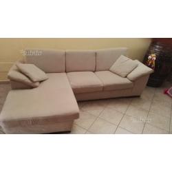 Divano tre posti con chaise longue