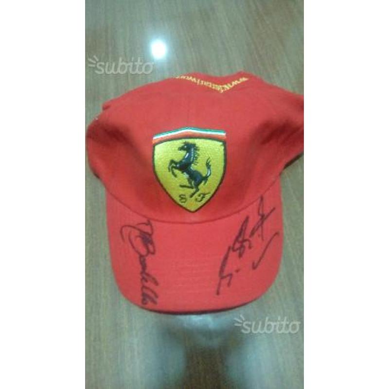 Cappellino Ferrari autografato