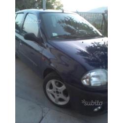 RENAULT Clio - 2001