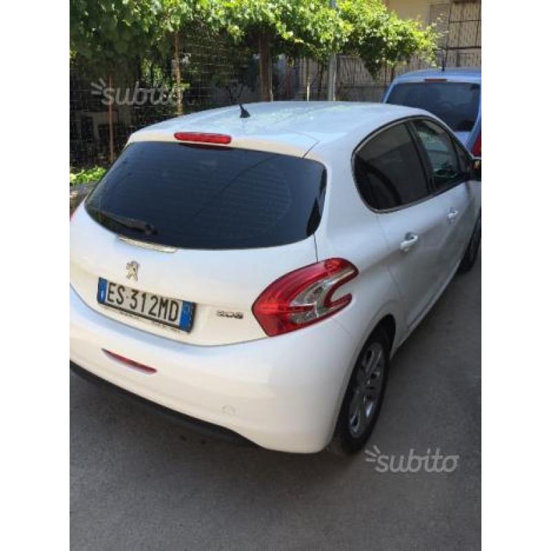 Peugeot 208 - 2013